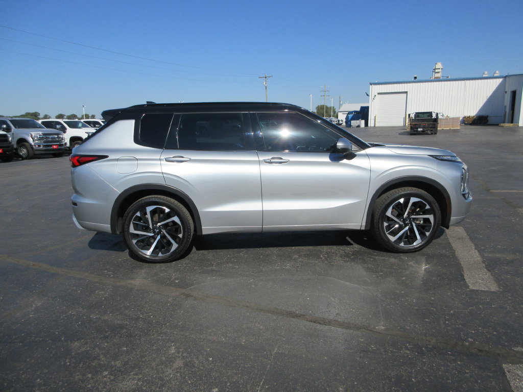 Used 2023 Mitsubishi Outlander SEL AWD/4WD image 5