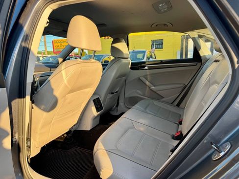 Used 2018 Volkswagen Passat 2.0T SE FWD image 10