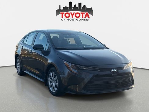 Used 2025 Toyota Corolla LE image 1