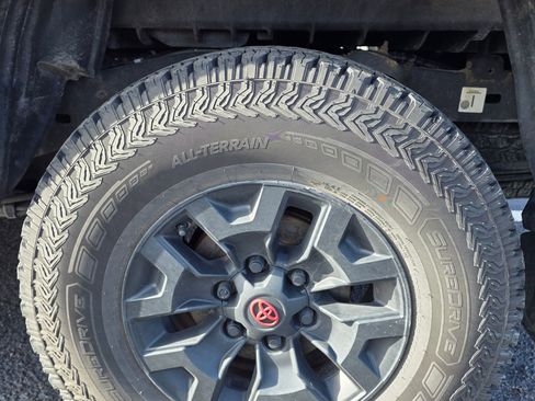 Used 2017 Toyota Tacoma TRD Off-Road image 5