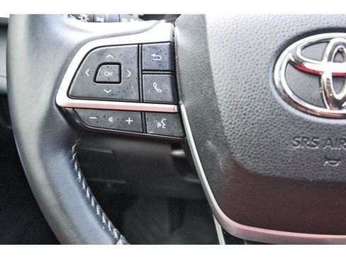 Used 2023 Toyota Highlander XLE FWD image 19