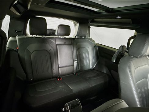 Used 2022 Land Rover Defender 90 X-Dynamic S image 31