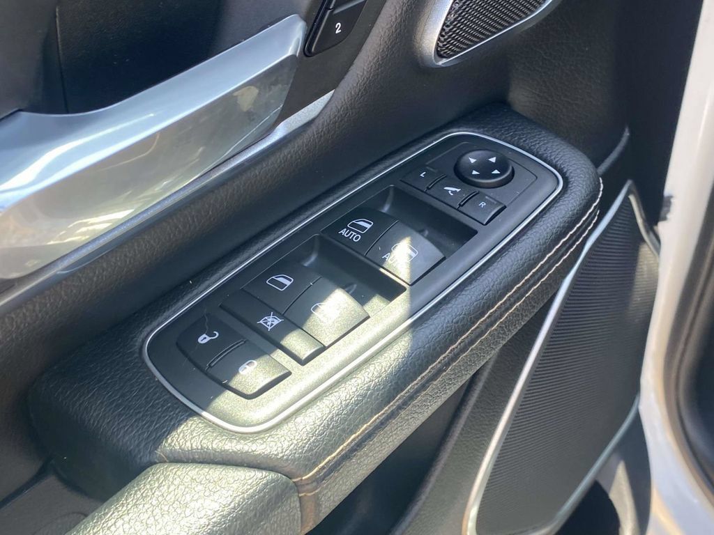 Used 2019 RAM 1500 Laramie AWD/4WD image 20