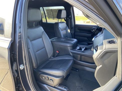 Used 2023 Chevrolet Suburban LT image 19