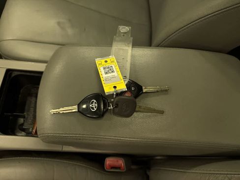 Used 2011 Toyota Camry XLE w/ XLE Extra-Value Pkg #2 FWD image 35