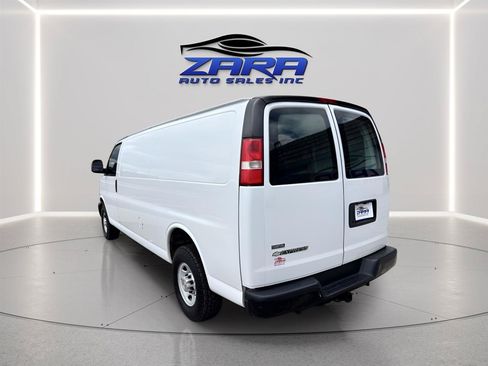 Used 2010 Chevrolet Express 2500 Extended RWD image 4