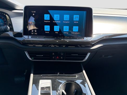 Used 2025 Volkswagen Atlas Cross Sport SE image 18