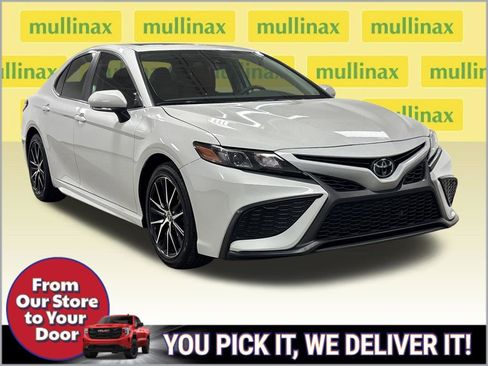 Used 2024 Toyota Camry SE w/ Convenience Package FWD image 2