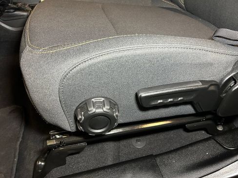 Used 2025 Jeep Wrangler Unlimited Sahara AWD/4WD image 23