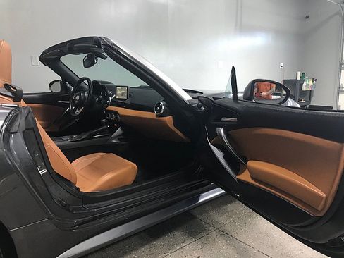 Used 2017 FIAT 124 Spider Lusso RWD image 20