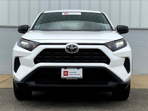 Used 2022 Toyota RAV4 LE AWD/4WD image 3