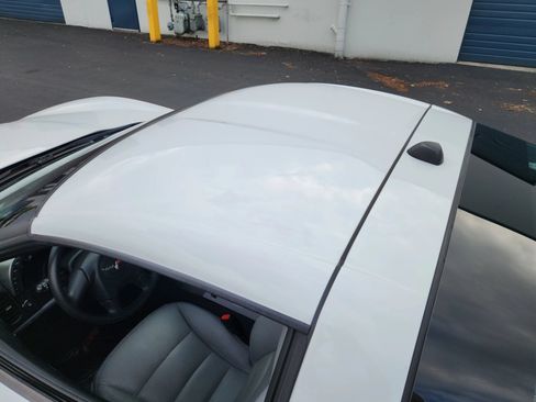 Used 2005 Chevrolet Corvette Coupe w/ Preferred Equipment Group RWD image 21