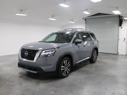 Used 2025 Nissan Pathfinder Platinum w/ Cargo Package