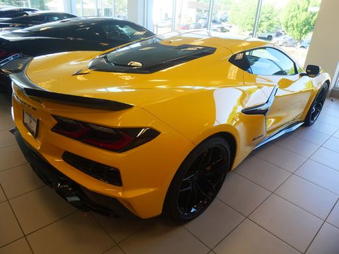 Used 2025 Chevrolet Corvette Z06 w/ Stealth Interior Trim Package RWD image 4