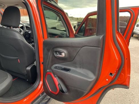 Used 2016 Jeep Renegade Trailhawk AWD/4WD image 31