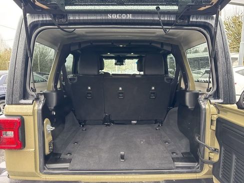 Used 2025 Jeep Wrangler Unlimited Rubicon AWD/4WD image 14