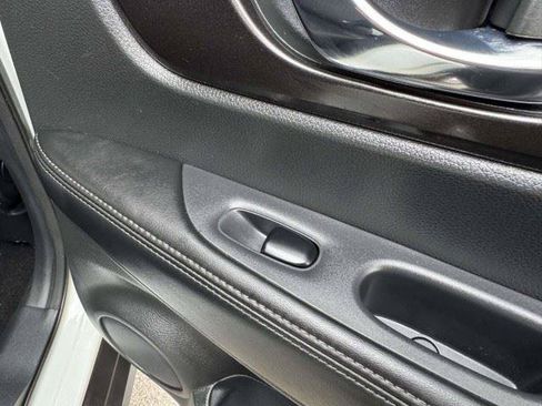 Used 2019 Nissan Rogue SV FWD image 50