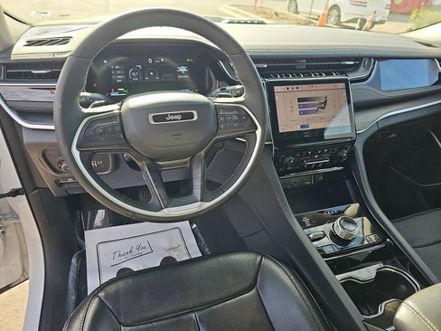 Used 2022 Jeep Grand Cherokee Limited 4xe w/ Luxury Tech Group II image 17