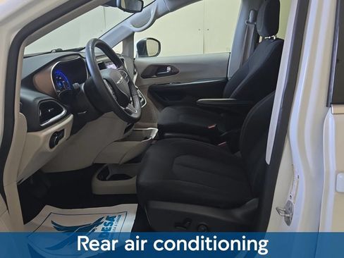 Used 2023 Chrysler Voyager LX FWD image 11