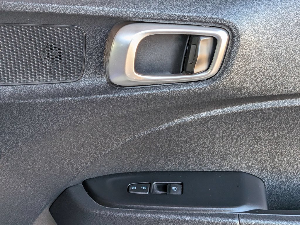 Used 2025 Hyundai Venue SEL FWD image 33