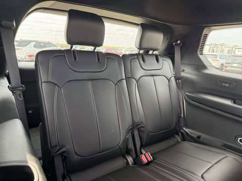 New 2025 Jeep Grand Cherokee L Limited w/ Black Appearance Package image 38