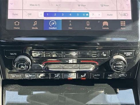 Used 2023 Jeep Grand Cherokee Limited image 15