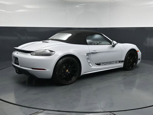 Used 2024 Porsche 718 Boxster RWD image 11