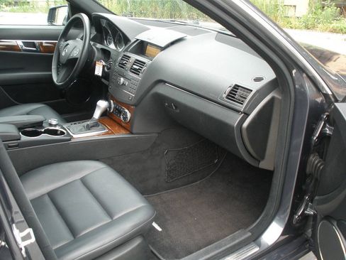 Used 2010 Mercedes-Benz C 300 4MATIC Sedan image 31