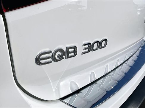 Used 2023 Mercedes-Benz EQB 300 4MATIC w/ Exclusive Package image 9