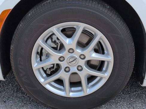 Used 2021 Chrysler Pacifica Touring-L FWD image 11