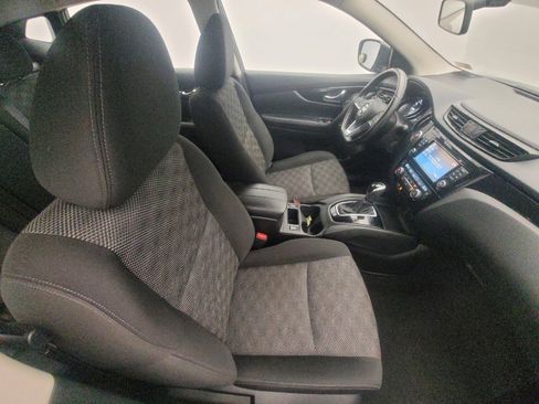 Used 2018 Nissan Rogue Sport SV w/ SV Technology Package image 21