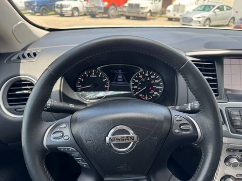 Used 2017 Nissan Pathfinder SL w/ SL Premium Package AWD/4WD image 17