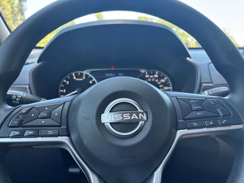 Used 2025 Nissan Altima 2.5 SV FWD image 29