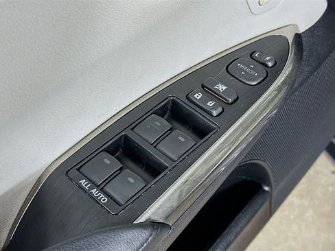 Used 2013 Toyota Avalon Limited FWD image 29