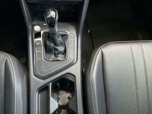 Used 2022 Volkswagen Tiguan SE FWD image 16