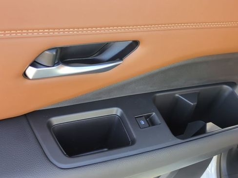 New 2026 Nissan Pathfinder Platinum FWD image 16