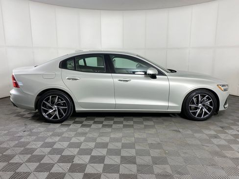 Used 2019 Volvo S60 T6 Momentum w/ Premium Package image 7