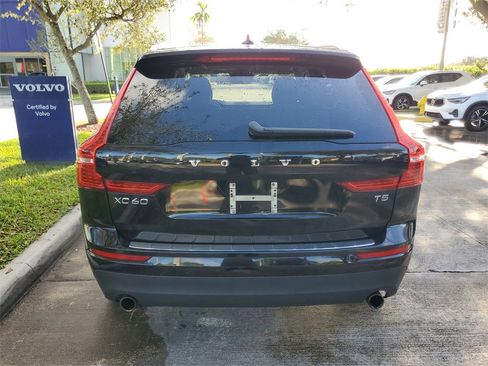 Certified 2021 Volvo XC60 T5 Momentum w/ Premium Package image 5