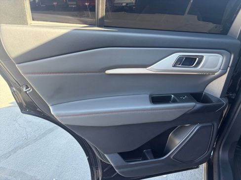 Used 2025 Ford Explorer Active w/ Active Comfort Package AWD/4WD image 25