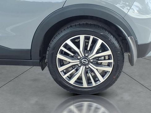 Certified 2023 Nissan Kicks SV FWD image 4