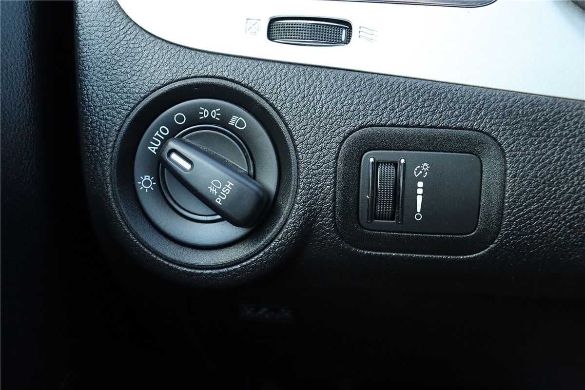 Used 2017 Dodge Journey SXT FWD image 30