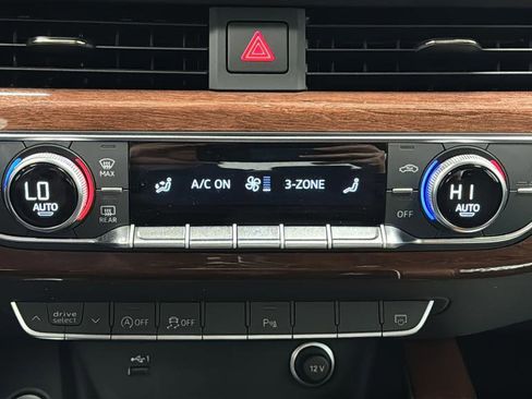 Used 2023 Audi A4 2.0T Premium w/ Convenience Package image 18