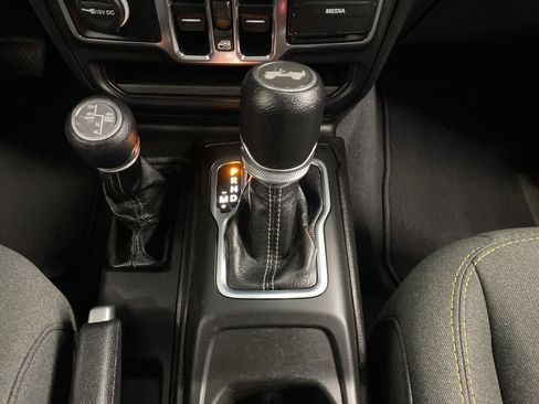 Used 2024 Jeep Wrangler Sahara image 27