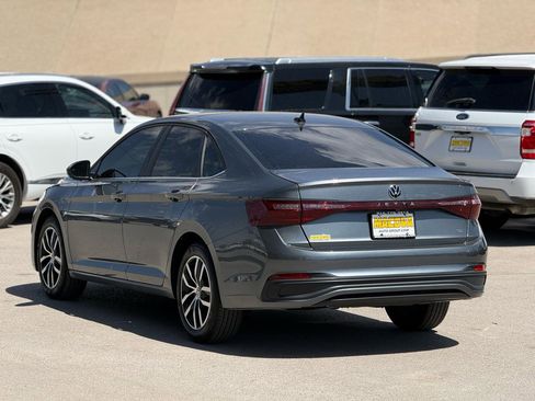 Used 2025 Volkswagen Jetta SE image 5