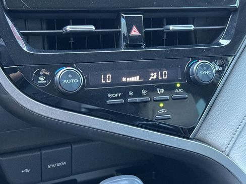 Used 2022 Toyota Camry XSE FWD image 19