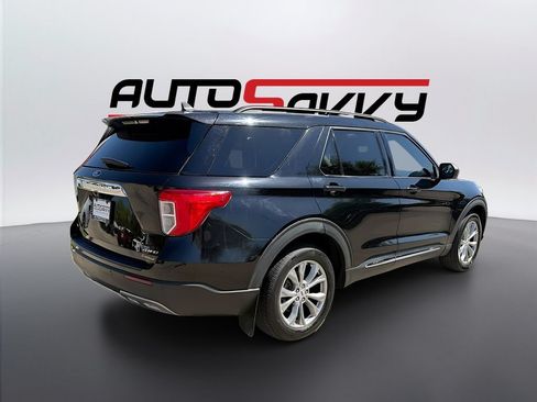 Used 2022 Ford Explorer XLT w/ Equipment Group 202A AWD/4WD image 7