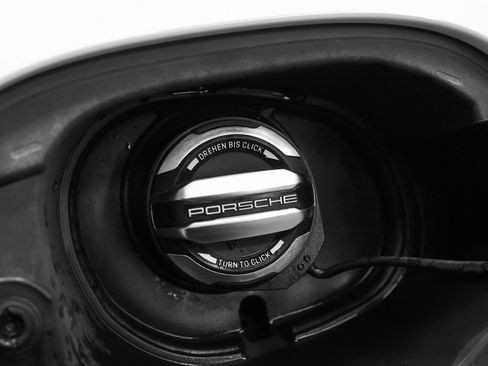 Certified 2024 Porsche Macan image 16