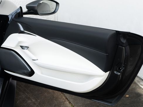 Used 2025 Ferrari Roma Spider image 32