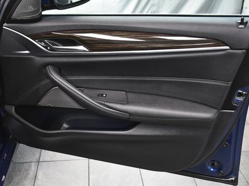 Used 2023 BMW 530i xDrive w/ Premium Package image 18