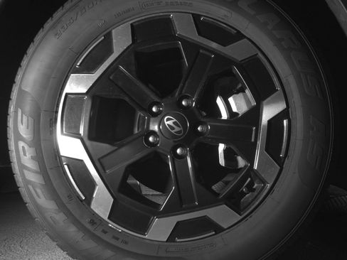 Used 2025 Hyundai Santa Fe SEL FWD image 16